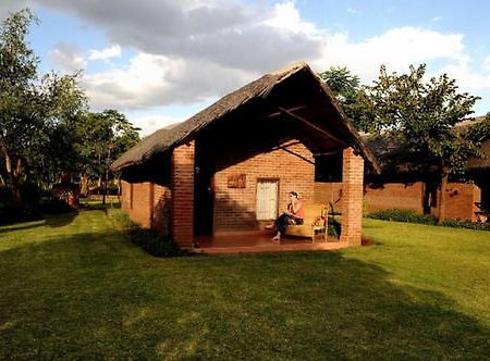 Barefoot Safari Lodge Лилонгве Екстериор снимка
