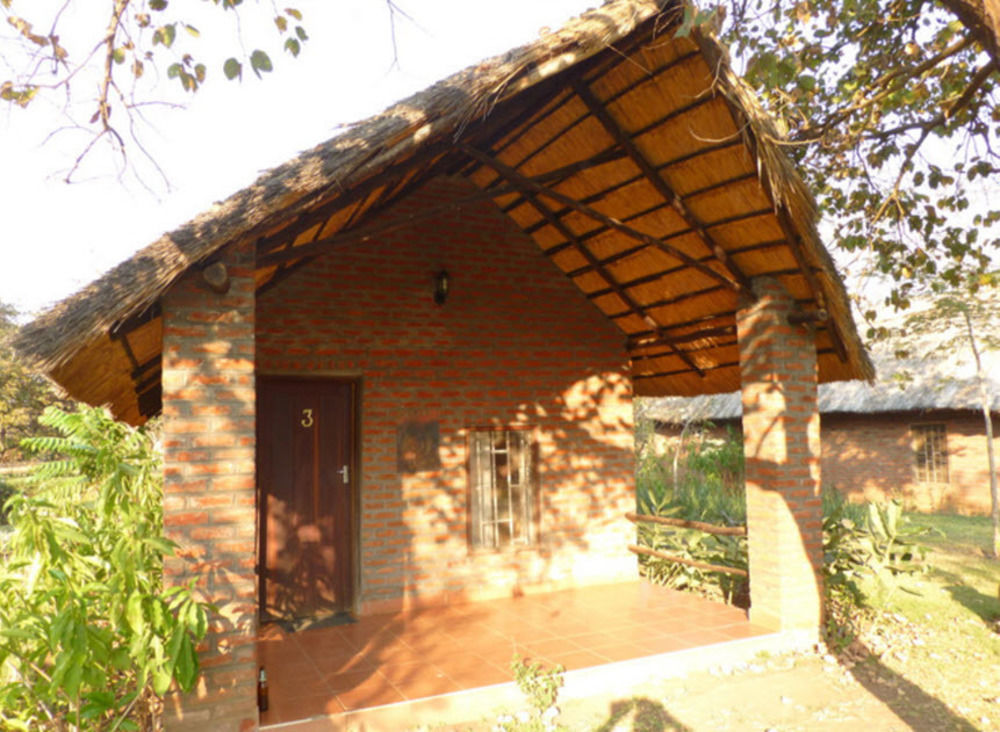 Barefoot Safari Lodge Лилонгве Екстериор снимка